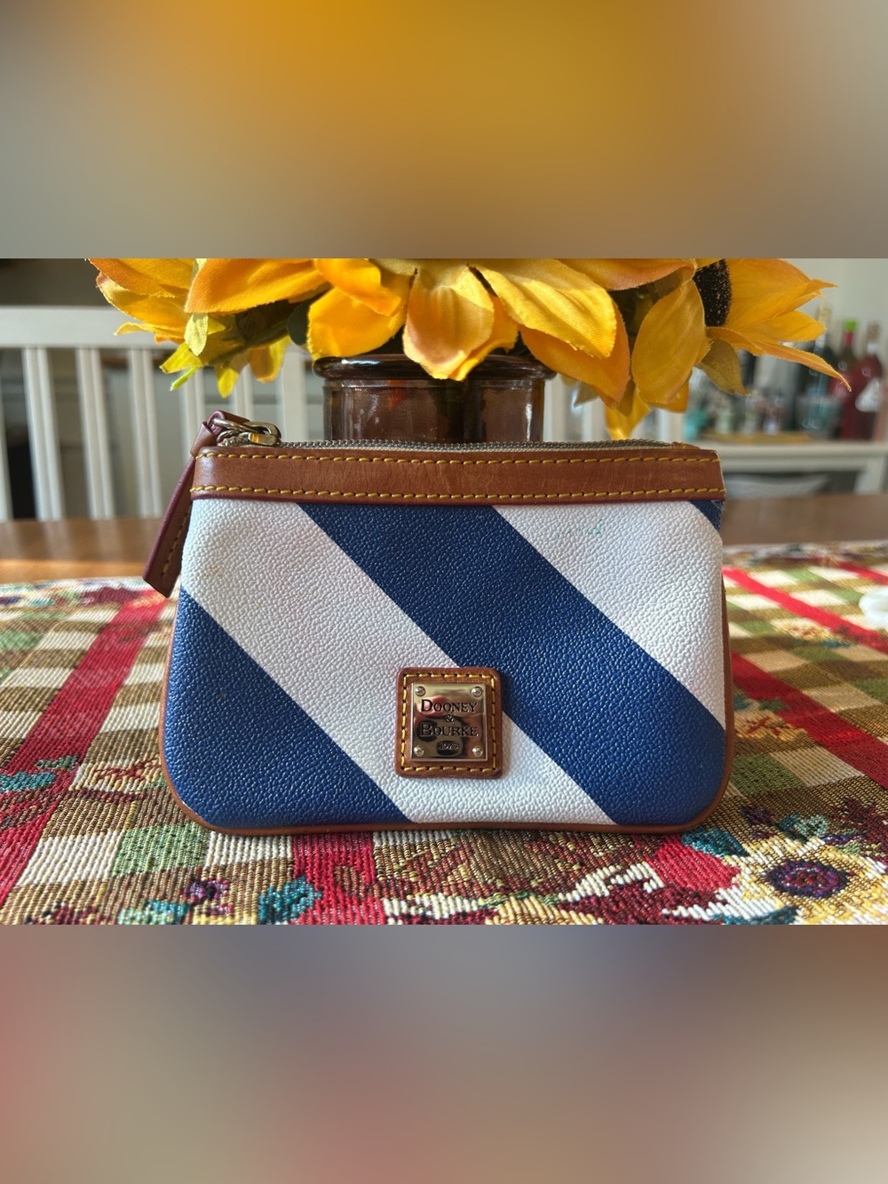 🦆Dooney & Bourke Cobalt Blue & White clutch/wristlet